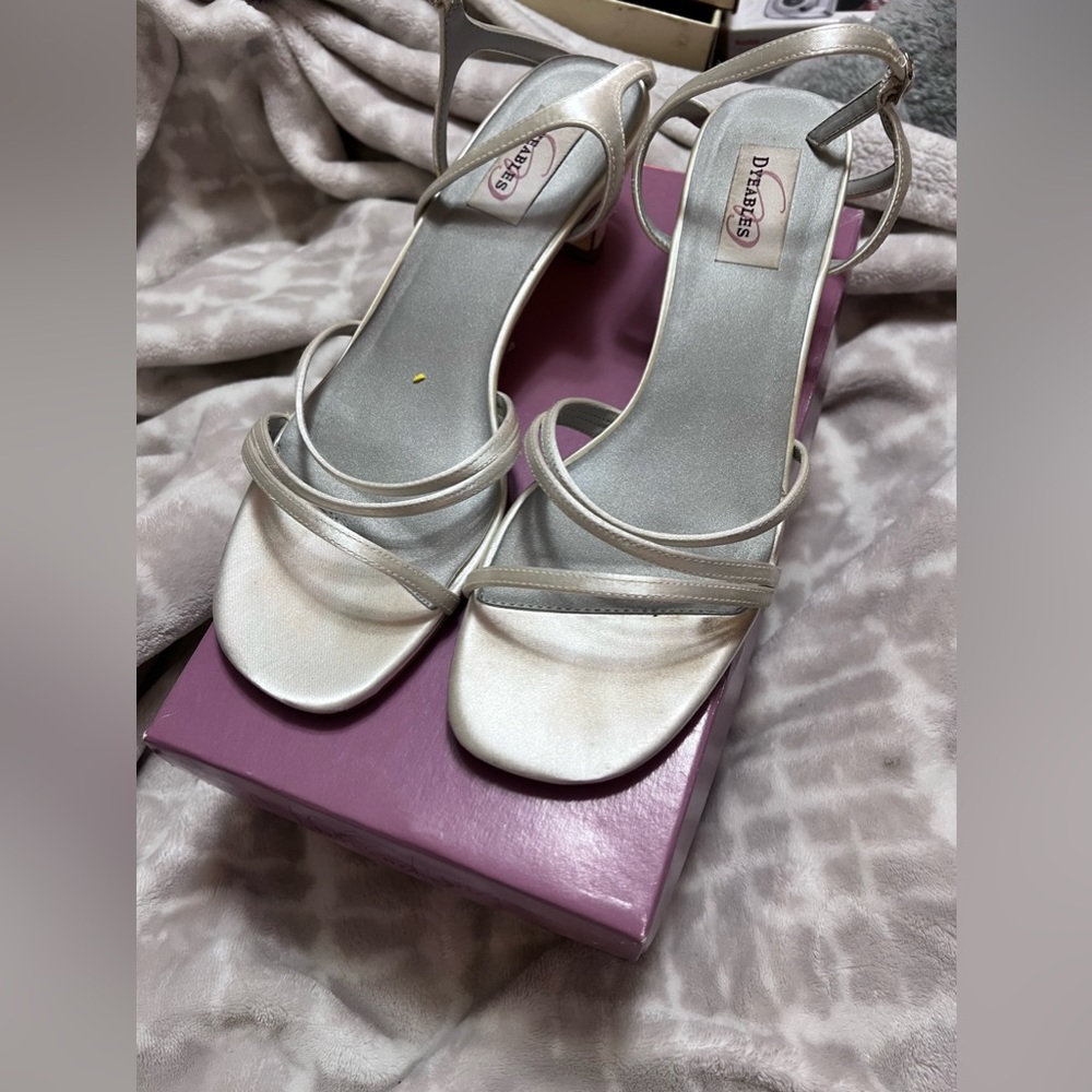 DYEABLES Women’s Dress Shoes Size 10
Excellent Condition